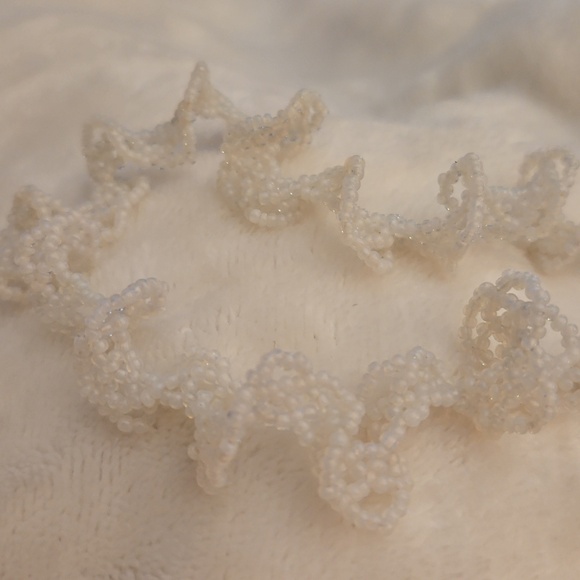 NEC-F876-25WH.jpg HANDMADE Elegant Twisted White Glass Seed Beaded Lace Necklace